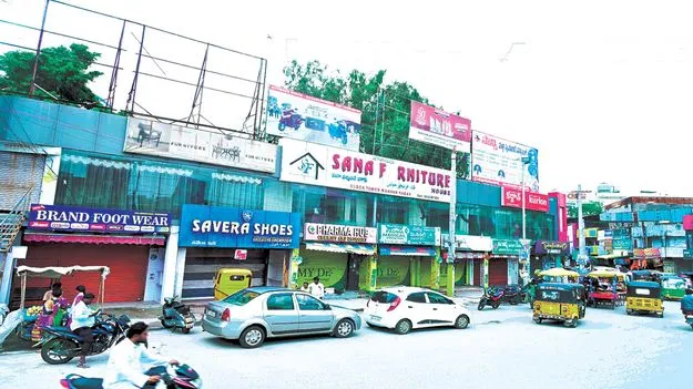 దేవ్‌సింగ్‌ గీసిన గీత... మారని వ్యాపారుల తలరాత!