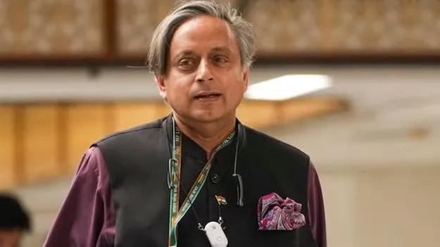 Shashi Tharoor: సీఎం పదవి సరే.. ముందు ఏ పార్టీయో తేల్చుకోండి