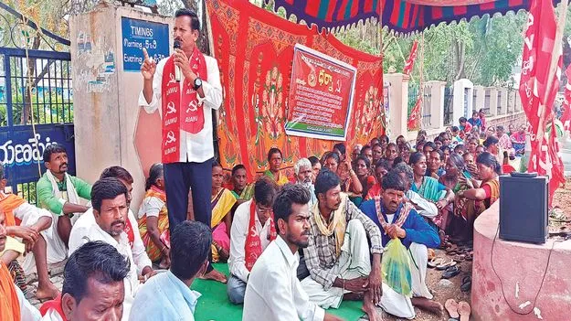 ఉపాధి హామీ పథకానికి నిధులు కేటాయించాలి