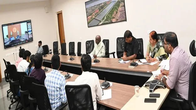 ఇందిరా మహిళా శక్తి భవనాలు పూర్తి చేయాలి