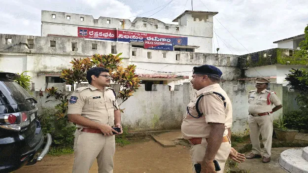 kumaram bheem asifabad- అక్రమార్కులపై కఠిన చర్యలు తీసుకోవాలి