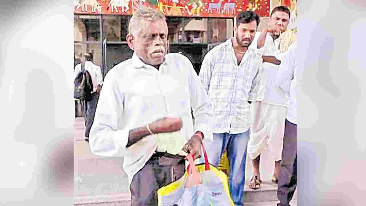 Siddipet: సిద్దిపేట ‘ప్రజావాణి’లో రైతు ఆత్మహత్యాయత్నం