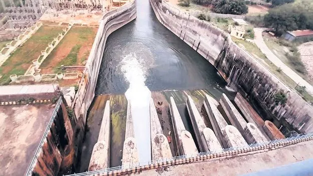 సాగర్‌ కుడి కాల్వకు సాగు నీటి విడుదల  