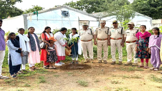 kumaram bheem asifabad- మొక్కలు నాటి సంరక్షించాలి