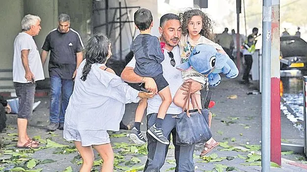 ఇటు యుద్ధం.. అటు దౌత్యం!