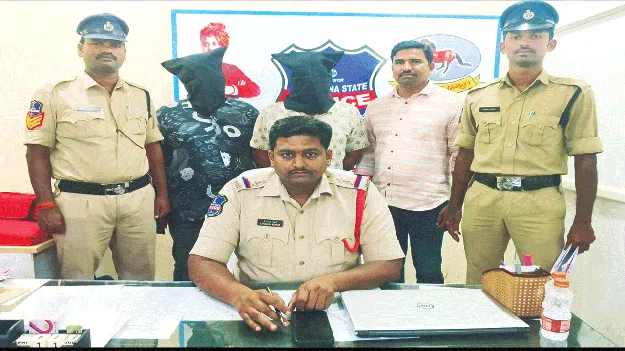 ఏటీఎం దొంగలను పట్టుకున్న పోలీసులు