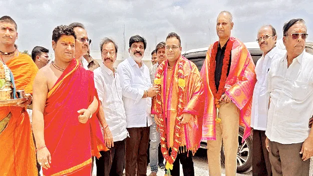 సాయిబాబా సన్నిధిలో ఎస్పీ  