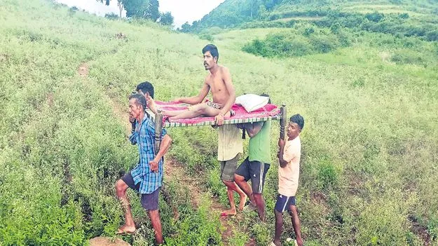 రేషన్‌ ఈకేవైసీ కోసం పాట్లు