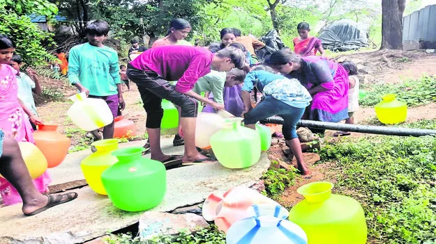 WATER: తాటిమాను గుంతలో తాగునీటి ఎద్దడి
