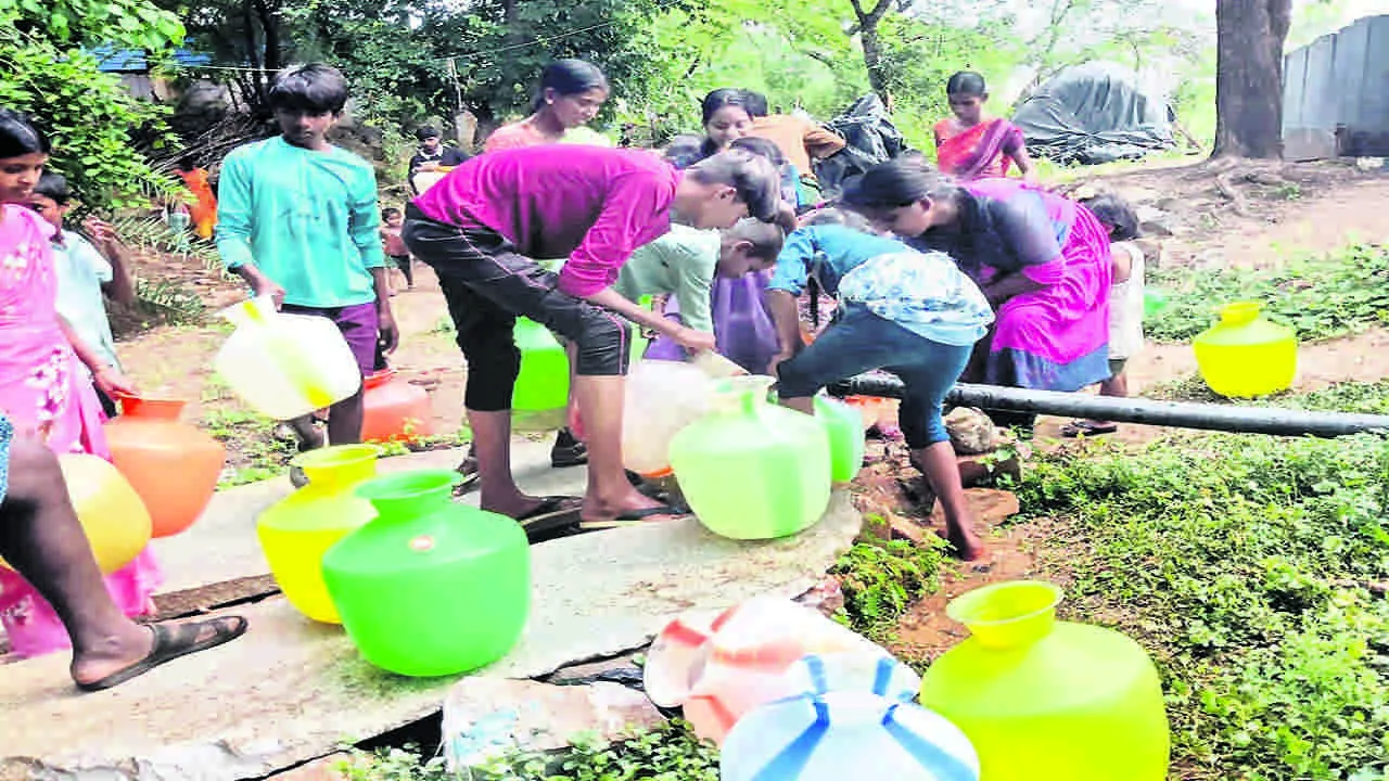 WATER: తాటిమాను గుంతలో తాగునీటి ఎద్దడి