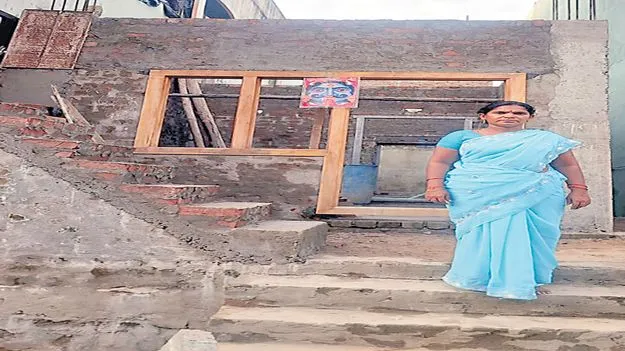 గూడు..గోడు!