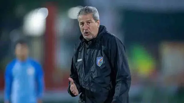 ఫుట్‌బాల్‌ కోచ్‌ రాజీనామా