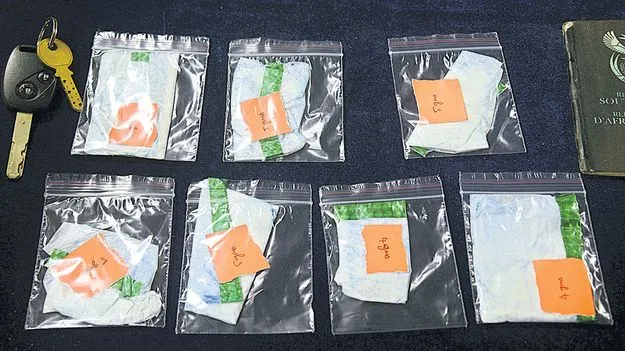 ఏయూ కేంద్రంగా  డ్రగ్స్‌ రాకెట్‌!