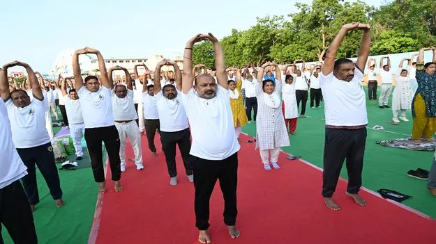 ప్రపంచానికి మోదీ అందించిన కానుక యోగా