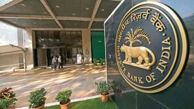 వరుసగా మూడోసారి వడ్డీ రేట్ల కోత