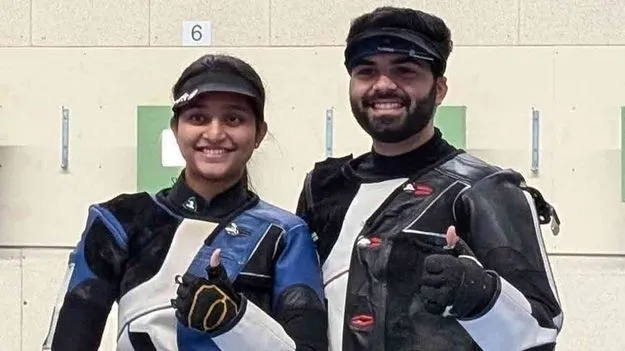 ఒలింపిక్‌ చాంపియన్‌కు ఆర్య జోడీ షాక్‌