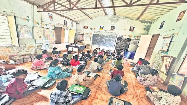 శిథిల షెడ్‌లో చదువులు