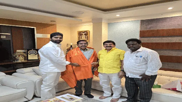 మంత్రి నారాయణతో టీడీపీ నేతల భేటీ