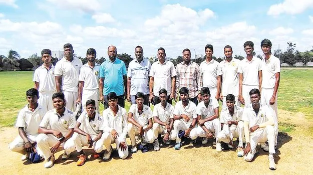 అండర్‌-19 టోర్నీలో మహబూబ్‌నగర్‌ జోరు 