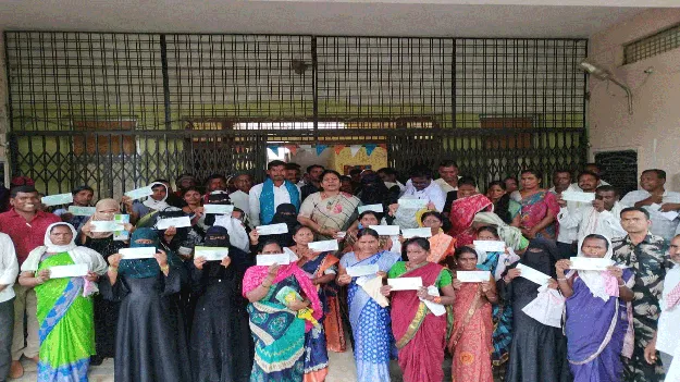 kumaram bheem asifabad-  కాంగ్రెస్‌ ఇచ్చిన హామీని అమలు చేయాలి