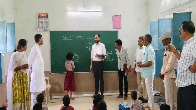 kumaram bheem asifabad- పాఠశాలను తనిఖీ చేసి.. పాఠాలు బోధించి..