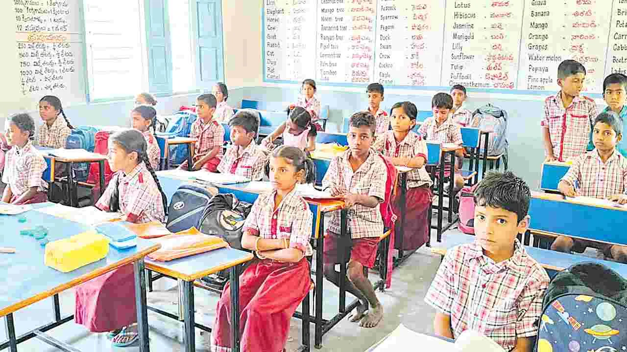 Vikarabad: మధ్యాహ్న భోజనం అందక విద్యార్థుల పస్తులు