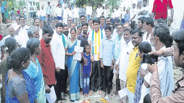 అర్హులందరికీ ఇళ్లు మంజూరు చేస్తాం