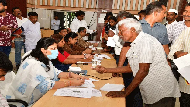 ప్రజావాణికి 263 దరఖాస్తులు