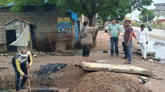 నీరు నిలువకుండా చర్యలు తీసుకోవాలి