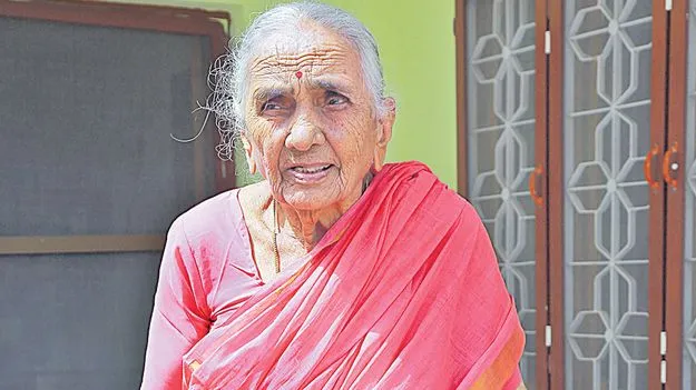 Telangana Armed Struggle: తెలంగాణ సాయుధ  పోరాట యోధురాలు దొడ్డా పద్మ కన్నుమూత