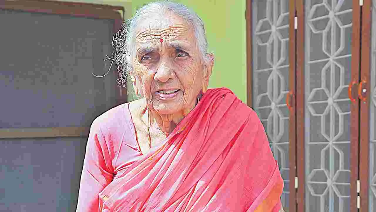Telangana Armed Struggle: తెలంగాణ సాయుధ  పోరాట యోధురాలు దొడ్డా పద్మ కన్నుమూత