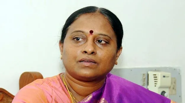 Konda Surekha: కళ్లు తిరిగి పడిపోయిన మంత్రి సురేఖ