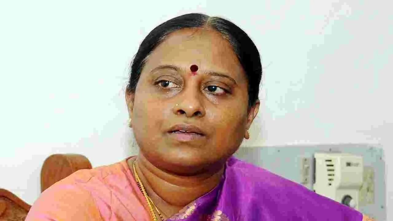 Konda Surekha: కళ్లు తిరిగి పడిపోయిన మంత్రి సురేఖ