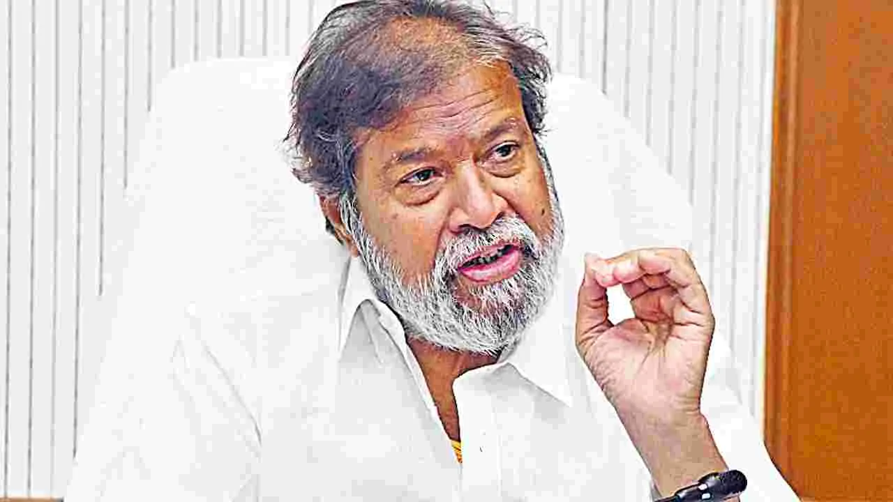 Damodara Rajanarasimha: మెడికల్‌ సీట్లలో స్థానికులకే అవకాశం దక్కాలి