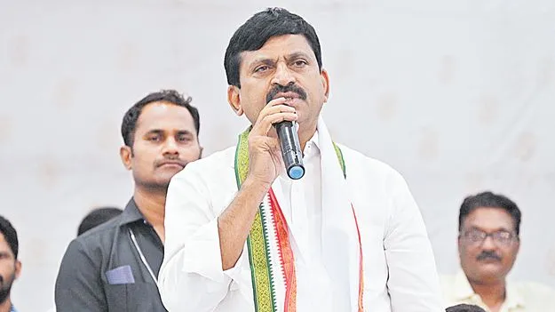 Ponguleti: ఇందిరమ్మ ఇళ్లు, భూ భారతి చట్టం అమలు బాధ్యత కలెక్టర్లదే: పొంగులేటి 