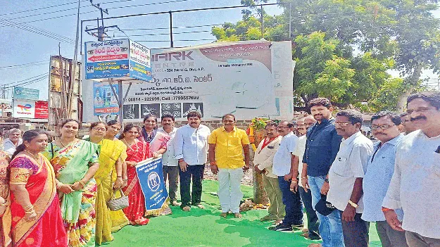 గోవులను వీధుల్లో వదలడం మానుకోవాలి : మంత్రి నిమ్మల 