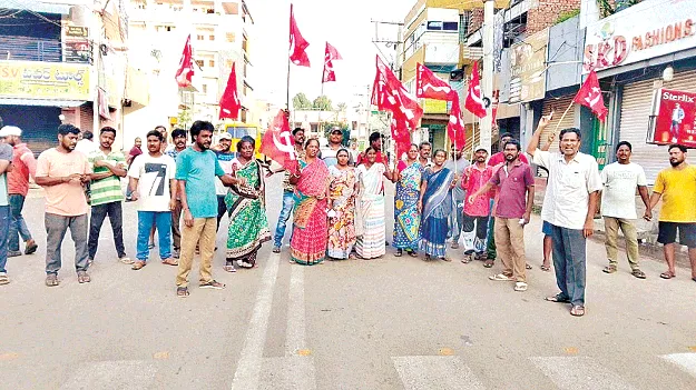  లేబర్‌ కోడ్లు ఆమోదించడం సరికాదు