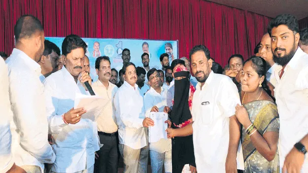 పథకాల అమలులో దేశంలోనే అగ్రగామి