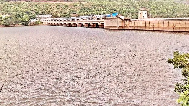 శ్రీశైలం జలాశయానికి భారీ వరద