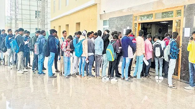 ఎన్నాళ్లీ నిరీక్షణ..?