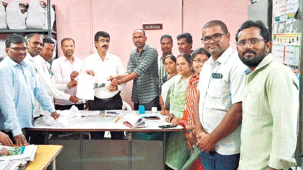 వేతనాలు అందక ఓపీఎస్‌ల వెతలు