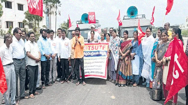 ప్రభుత్వ పాఠశాలలను కాపాడుకుందాం