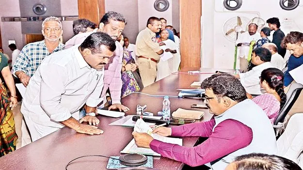 ప్రజా సమస్యలను వెంటనే పరిష్కరించాలి 