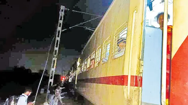Dharmavaram: సెవెన్ హిల్స్ ఎక్స్ప్రెస్కు తప్పిన ప్రమాదం