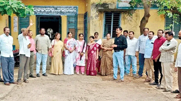 మాన్యువల్‌ కౌన్సెలింగ్‌ నిర్వహించాలి