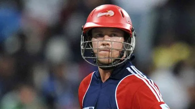 ఆ జట్టులో విషపు వ్యక్తులున్నారు