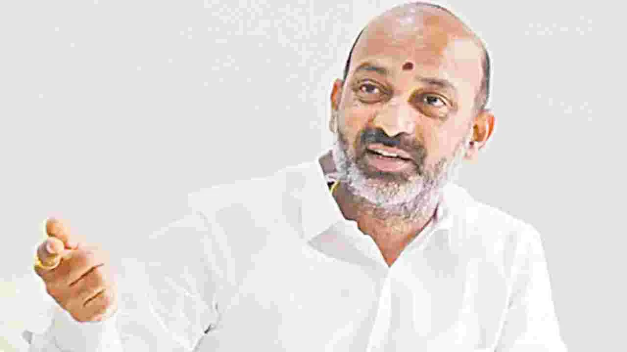 Bandi Sanjay: కేసీఆర్‌కు నోటీసులు ఇవ్వలేదేం?