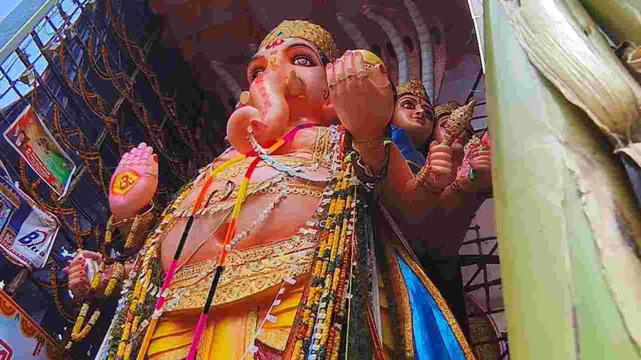 Khairatabad Ganesh: ఈసారి 69 అడుగుల విశ్వశాంతి మహాశక్తి గణపతి