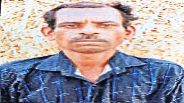 కంకరరాళ్ల కింద సమాధి అయిన కూలీ