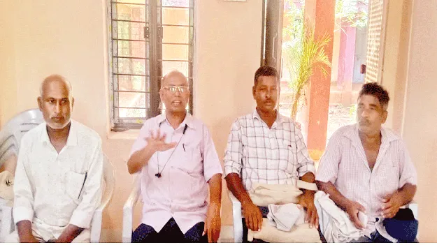    ఏనుగులను జూకు తరలించాలి